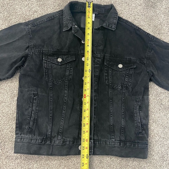 **SOLD** H&M black denim jacket - Picture 4 of 7
